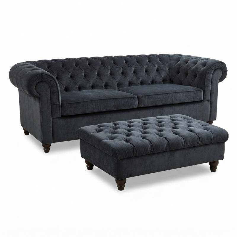 Chesterfield Storm — Terciopelo Gris Azulado con Puf