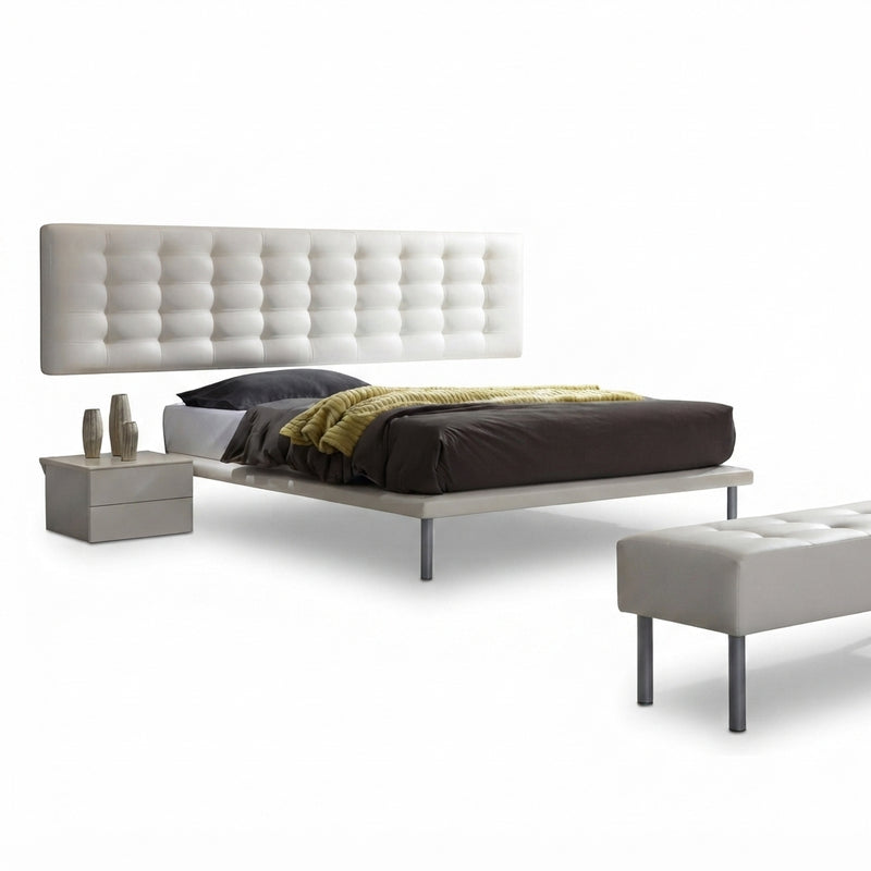 Juego de Alcoba Serenity — Cama Capitoné Blanca